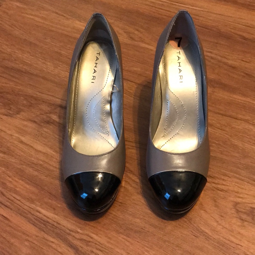 ❤️2 for 20/ Tahari shoes